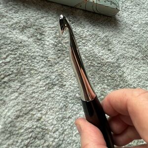 Furls Odyssey Glitter Purple P Crochet Hook